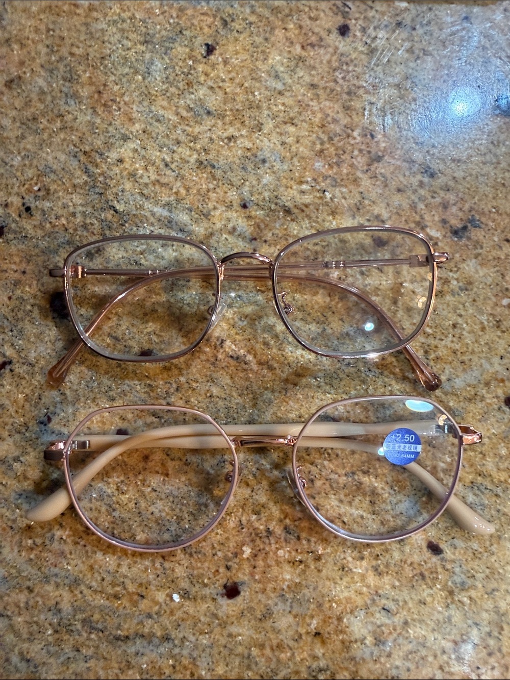 Woman’s chic 2.50 Gold Round Reading Glasses - Unbranded 2.50